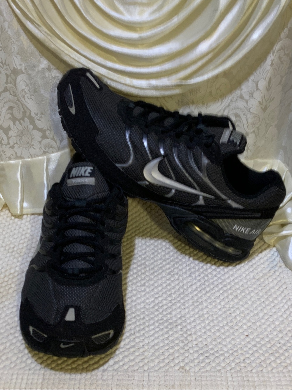 NIKE